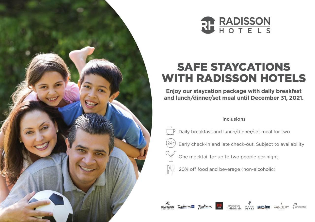 Hotel Radisson Noida Esterno foto