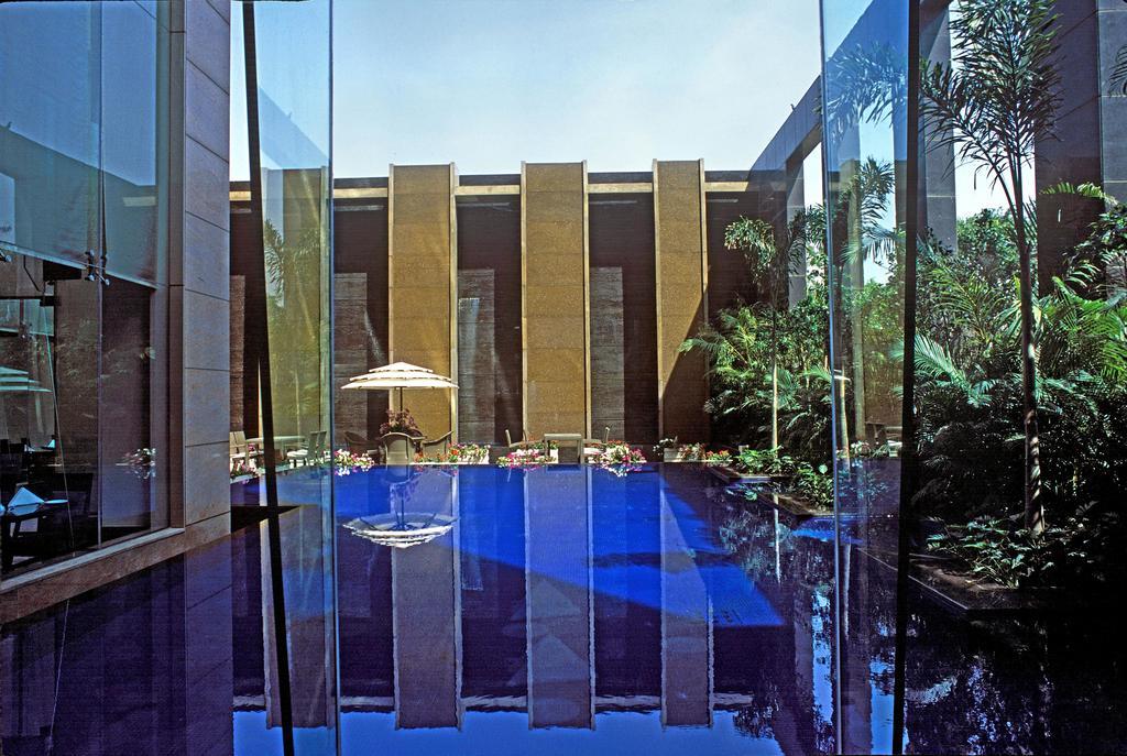 Hotel Radisson Noida Esterno foto