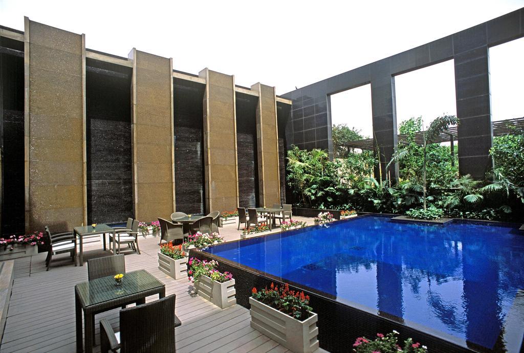 Hotel Radisson Noida Esterno foto
