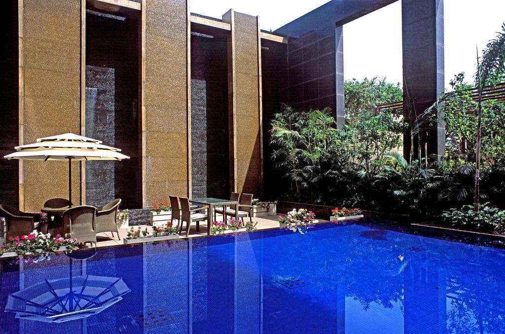 Hotel Radisson Noida Esterno foto