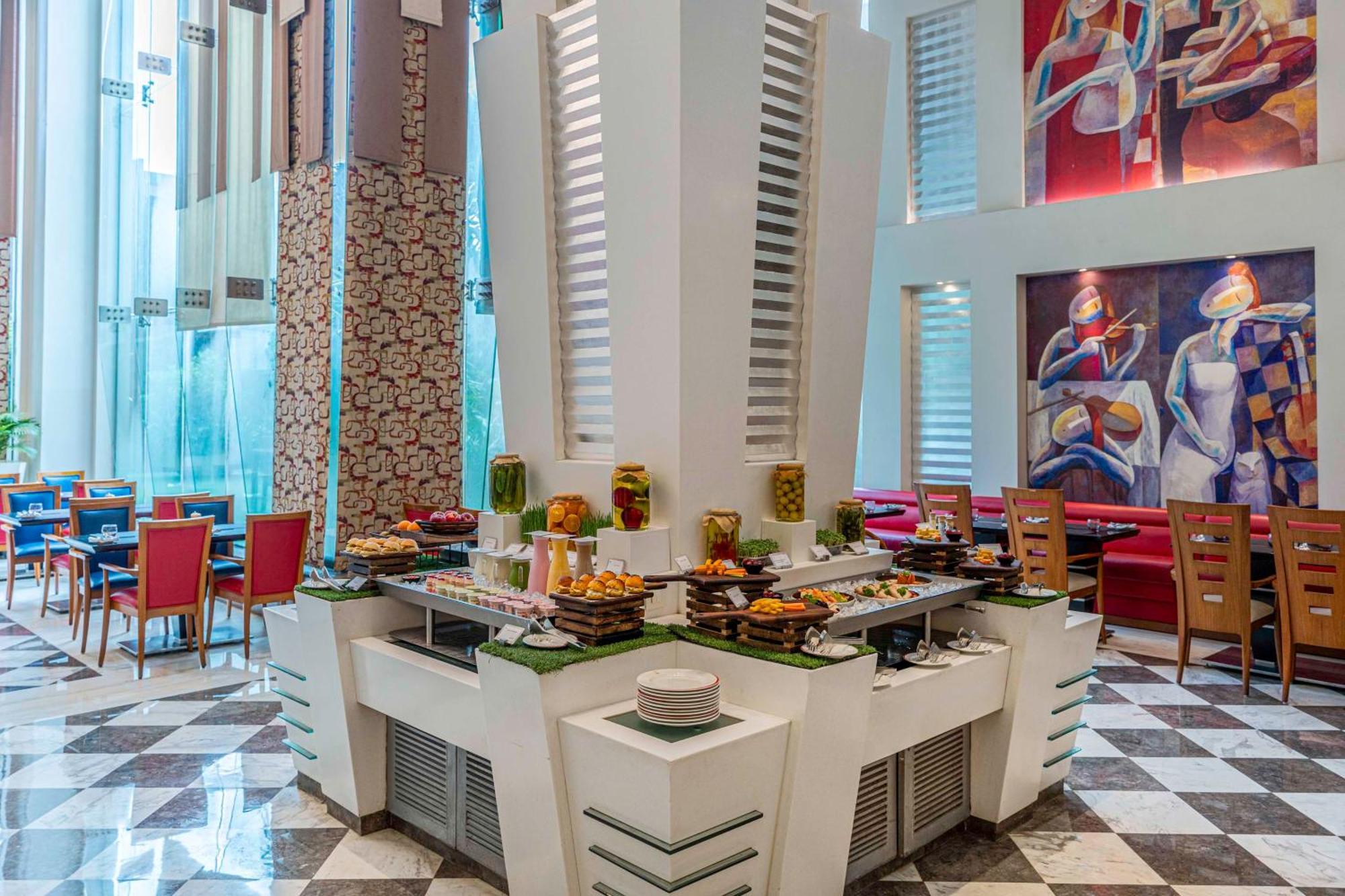 Hotel Radisson Noida Esterno foto