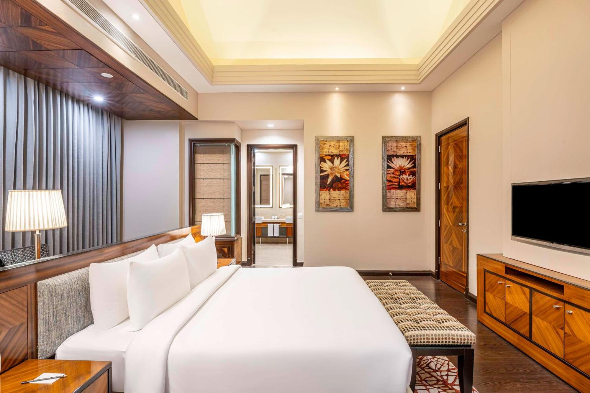 Hotel Radisson Noida Esterno foto