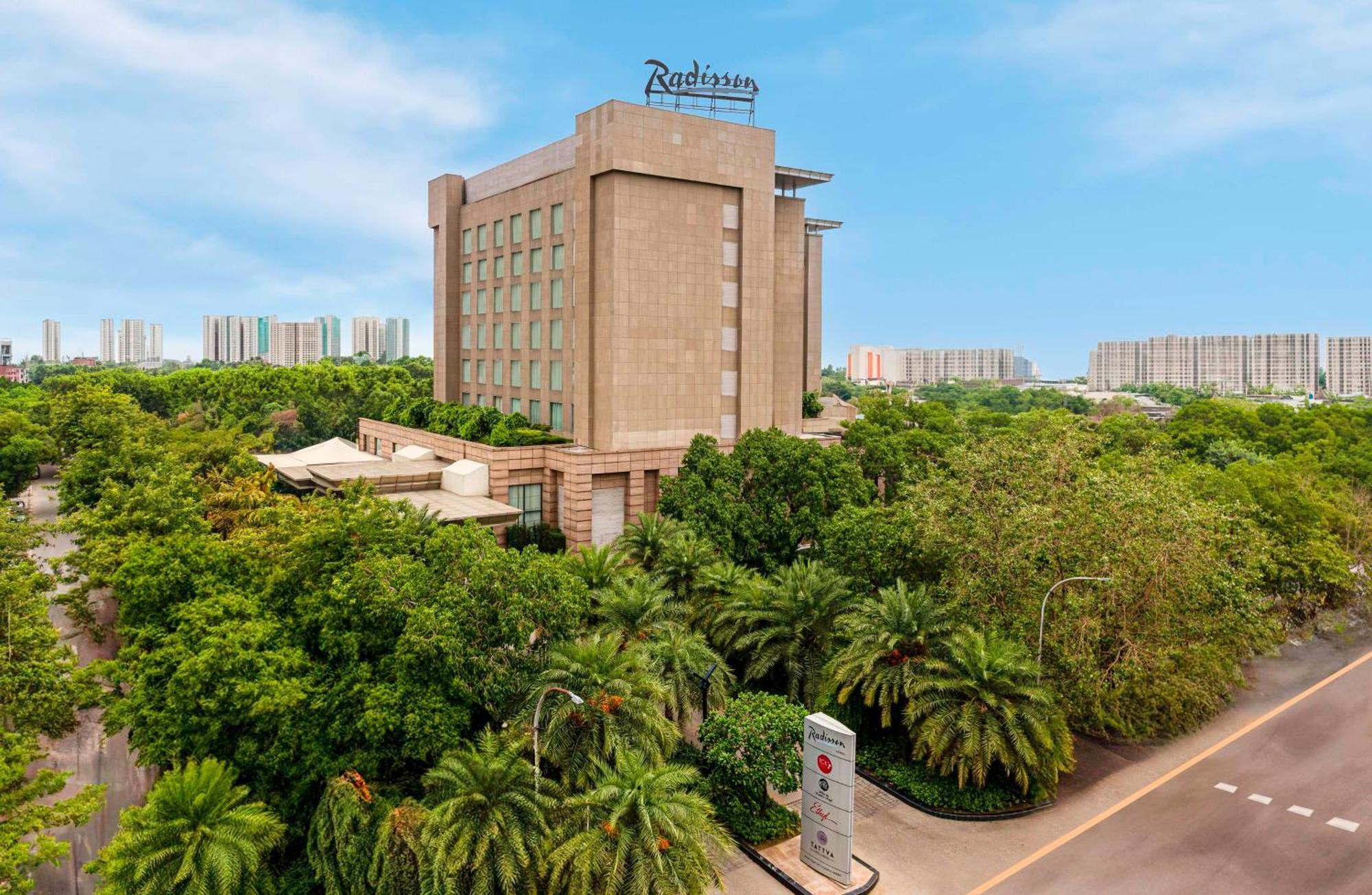 Hotel Radisson Noida Esterno foto