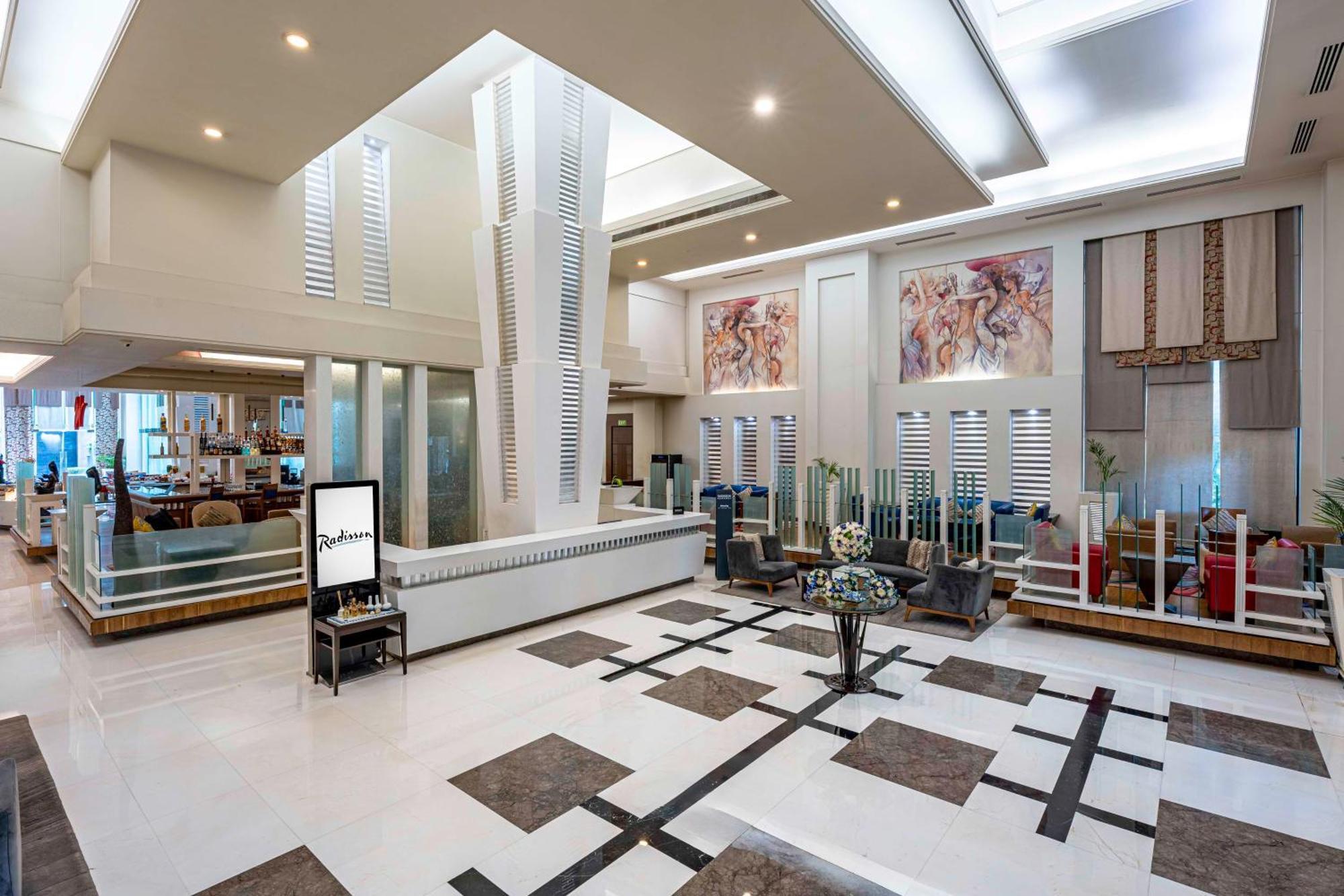 Hotel Radisson Noida Esterno foto