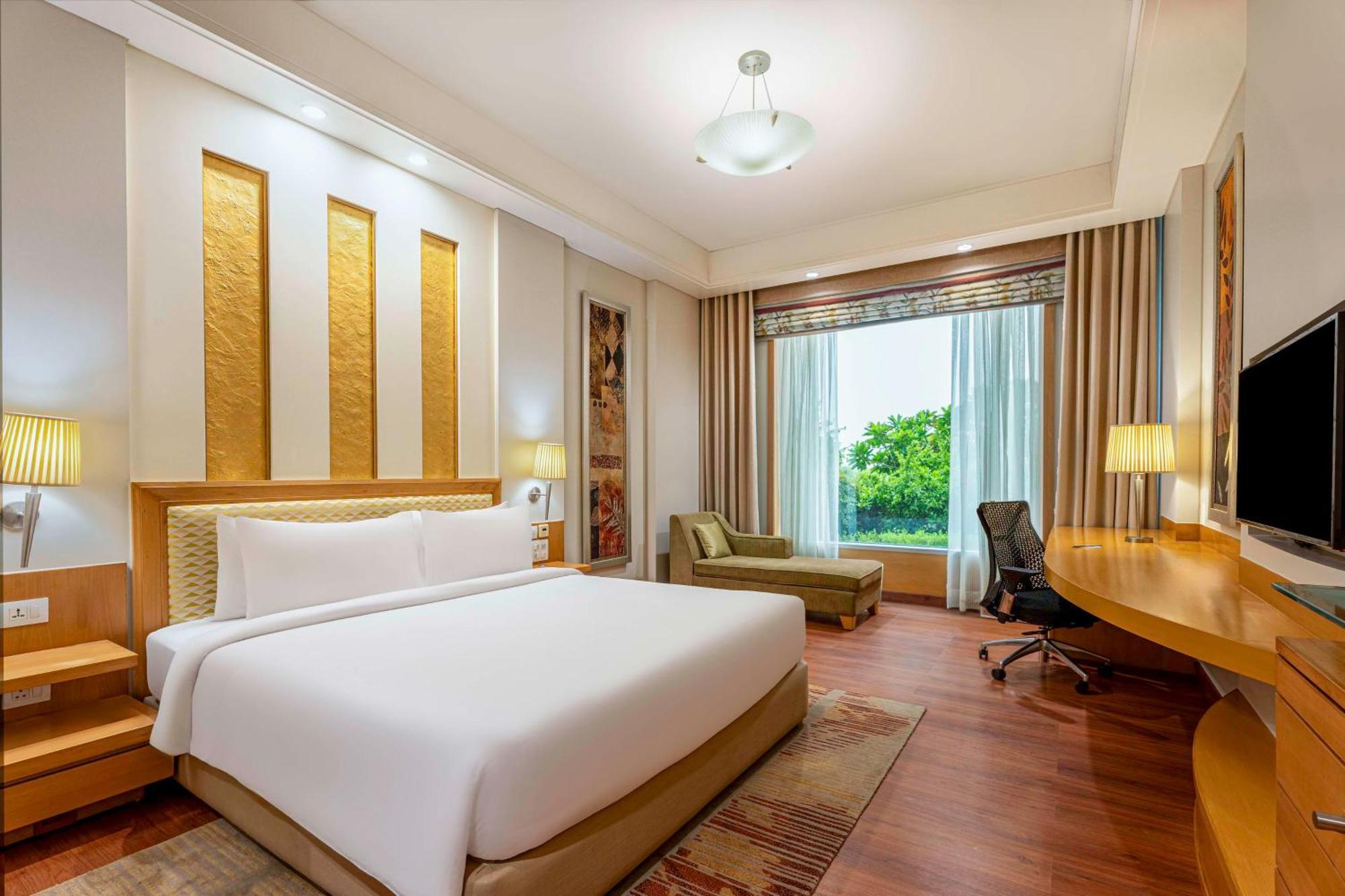 Hotel Radisson Noida Esterno foto
