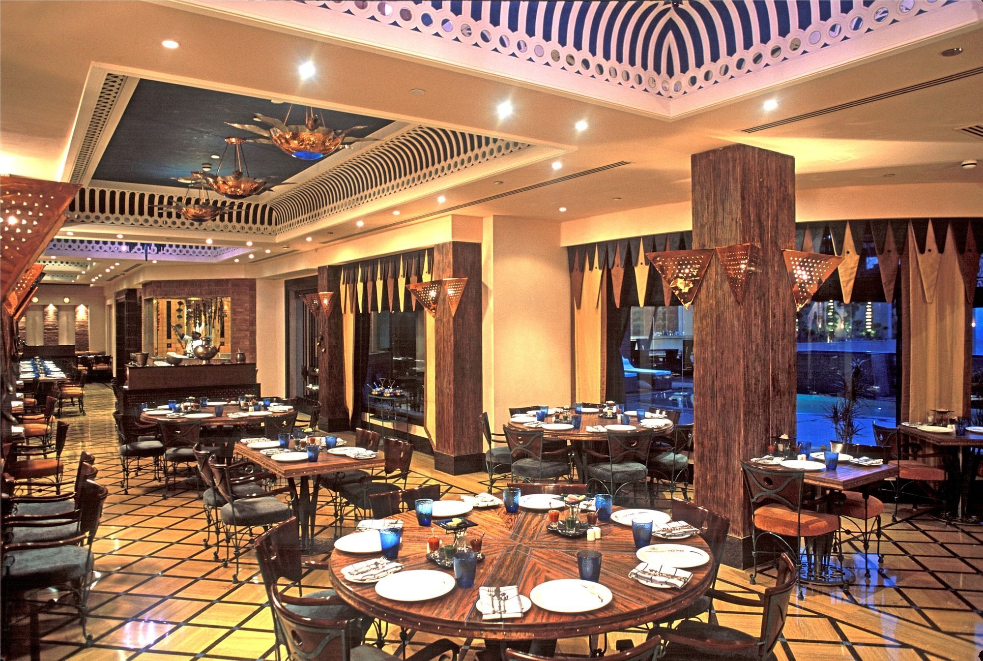 Hotel Radisson Noida Esterno foto