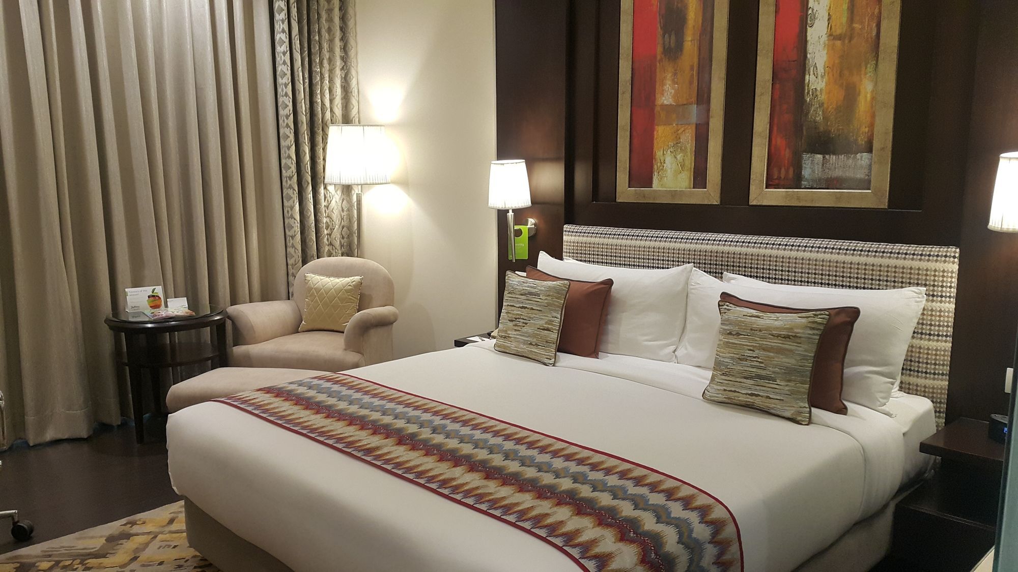 Hotel Radisson Noida Esterno foto