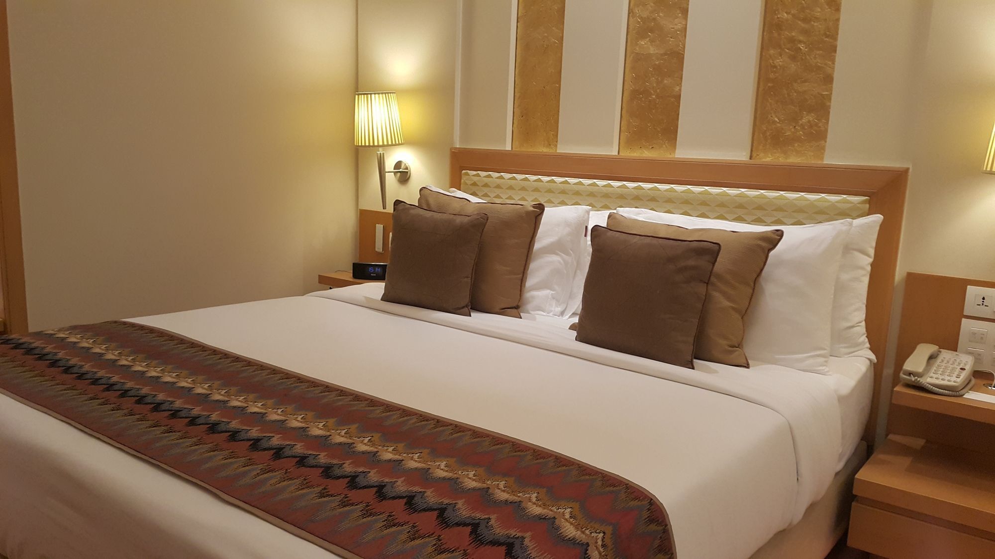 Hotel Radisson Noida Esterno foto