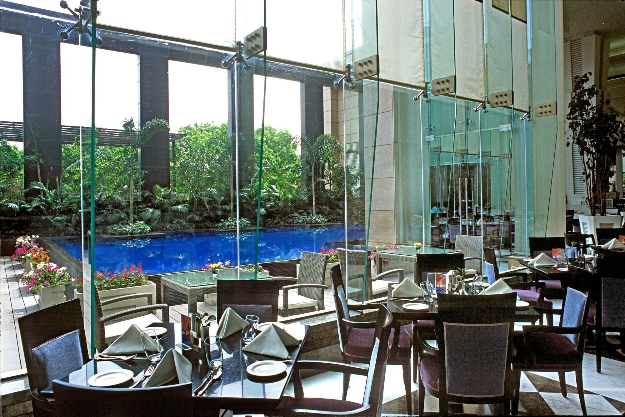 Hotel Radisson Noida Esterno foto