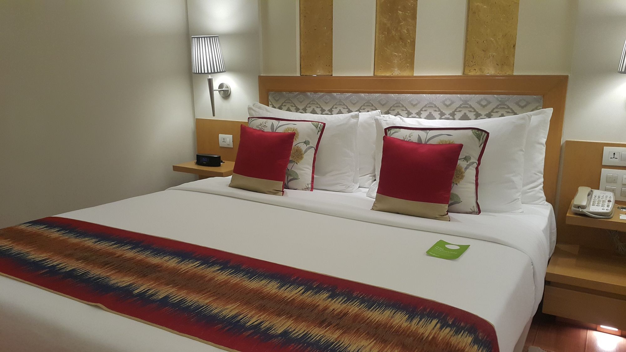 Hotel Radisson Noida Esterno foto