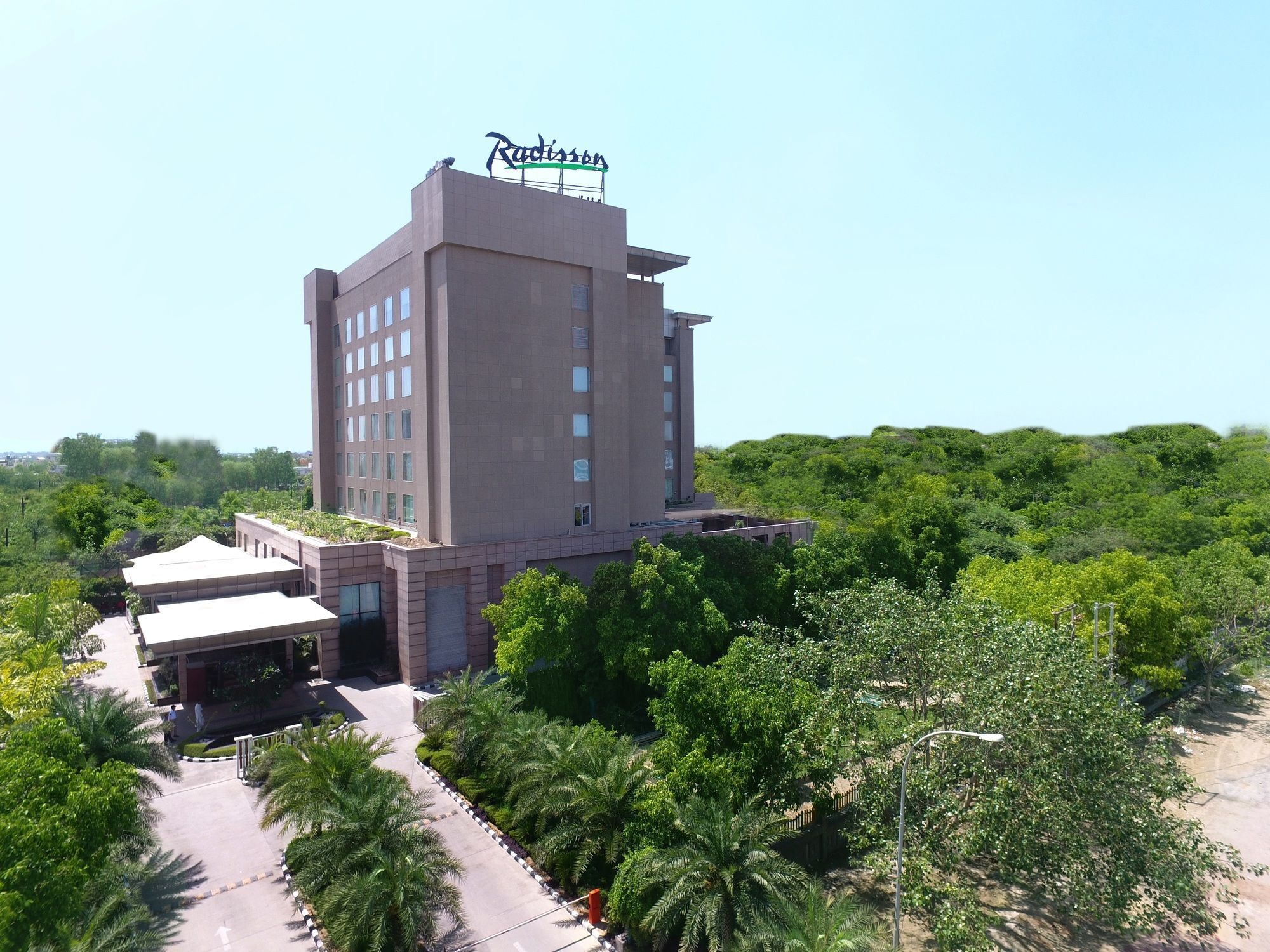 Hotel Radisson Noida Esterno foto